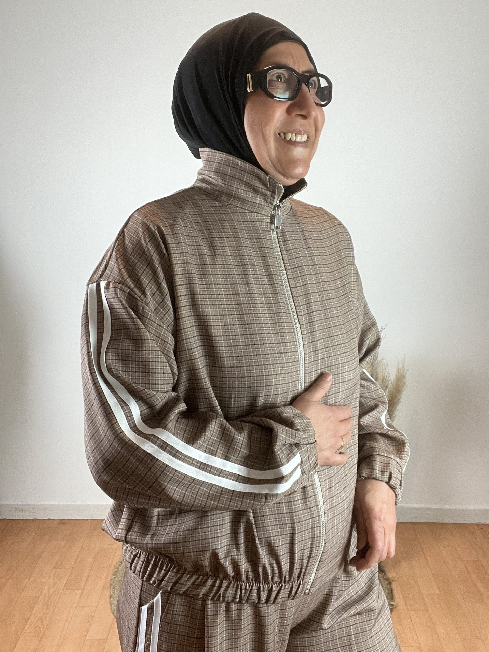 ENSEMBLE À CARREAUX ( veste zippée+pantalon large) – Image 6